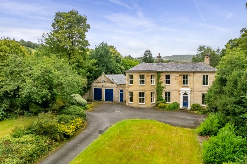 Dobb Top Road, Holmbridge, Holmfirth, HD9 2QP