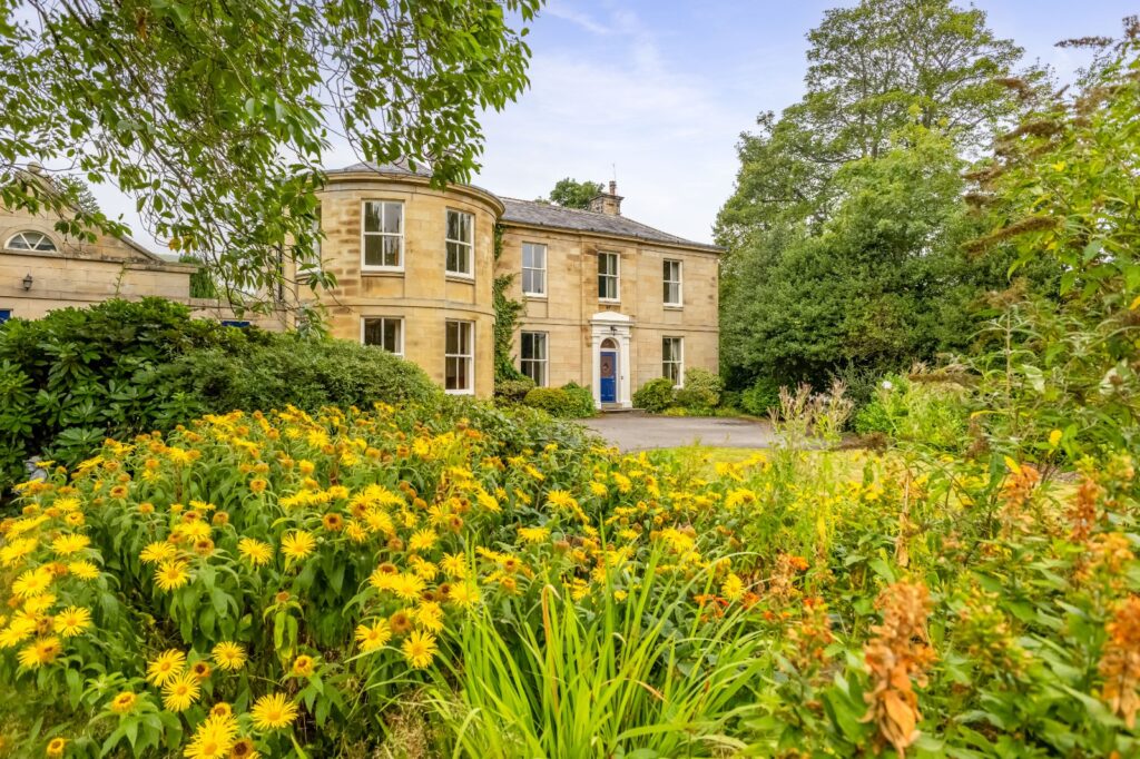 Dobb Top Road, Holmbridge, Holmfirth, HD9 2QP