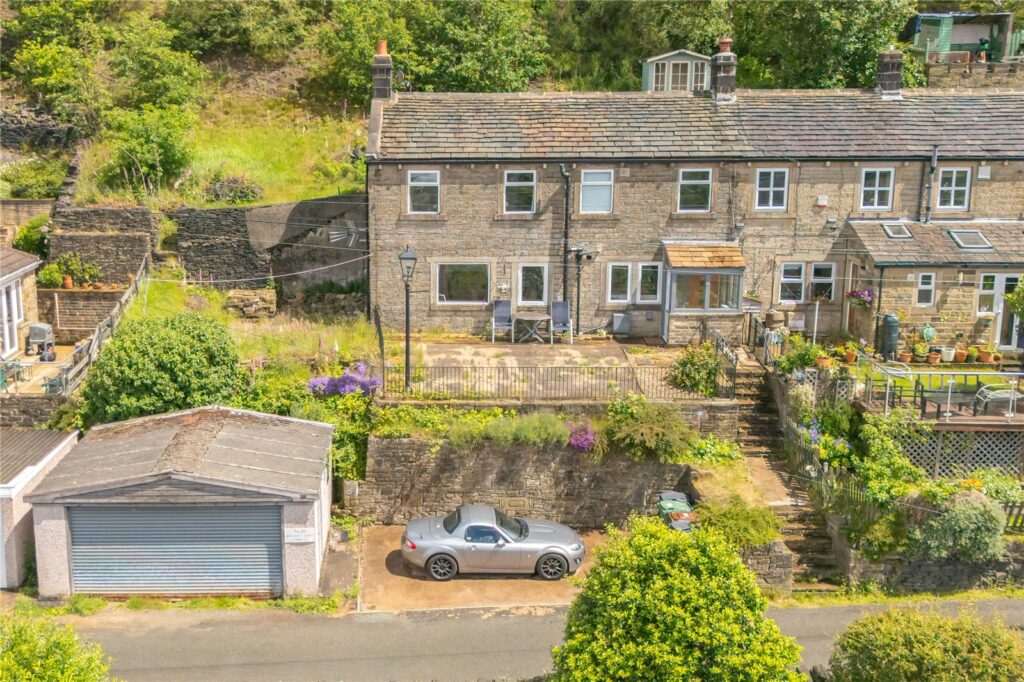 Cliff Road, Holmfirth, HD9 1UY
