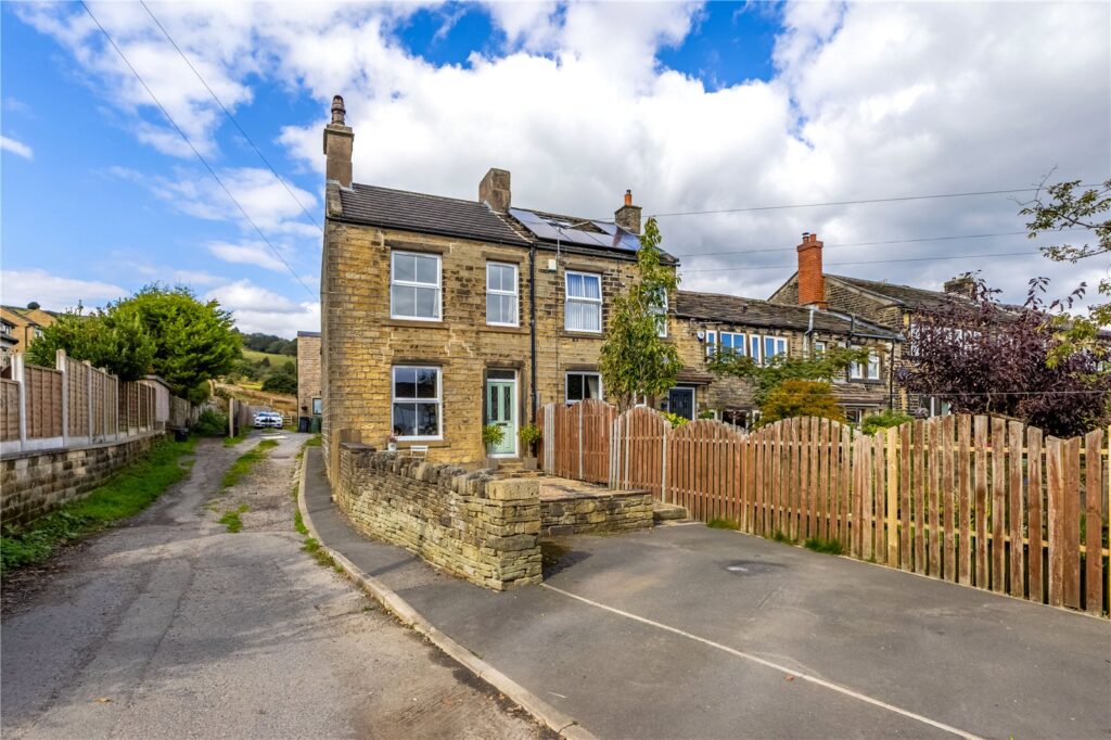 Leymoor Road, Golcar, Huddersfield, HD7 4QL