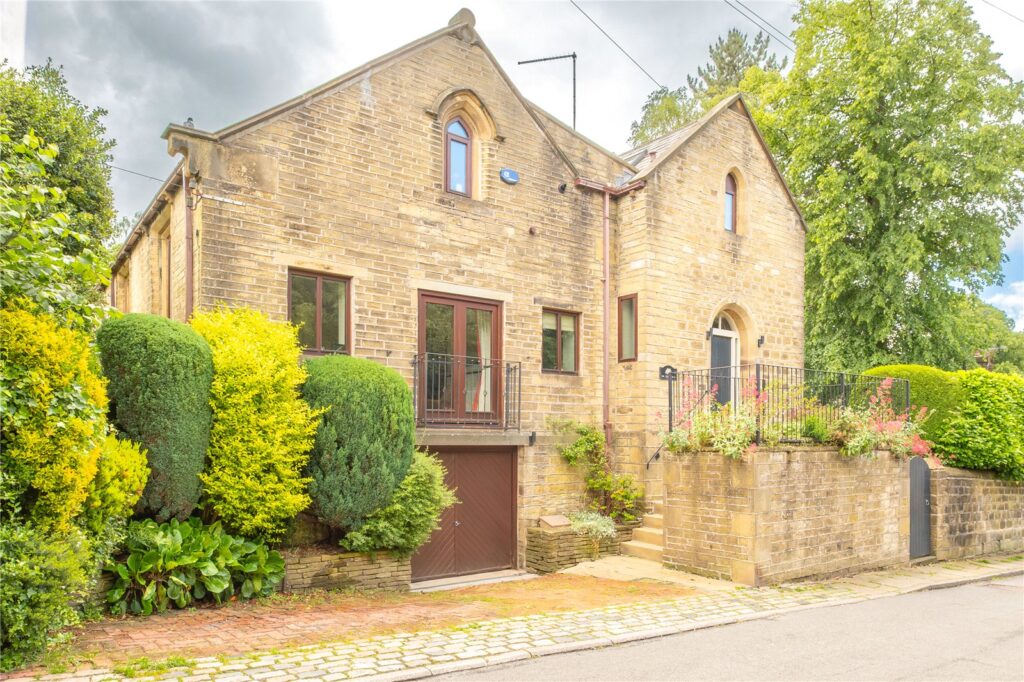 Netherton Fold, Huddersfield, HD4 7HB