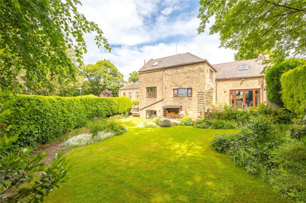 Netherton Fold, Huddersfield, HD4 7HB