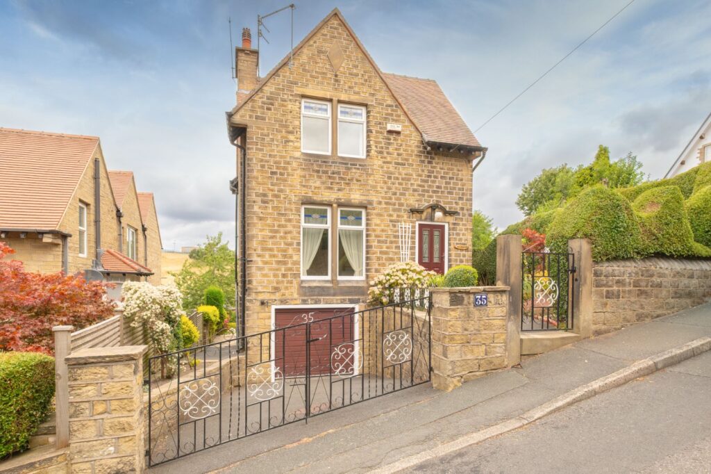 Ladyhouse Lane, Berry Brow, Huddersfield, HD4 7QD