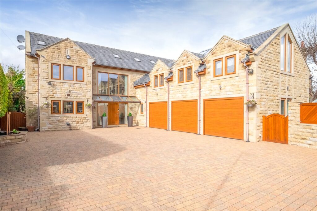 Southgate, Honley, Holmfirth, HD9 6NT