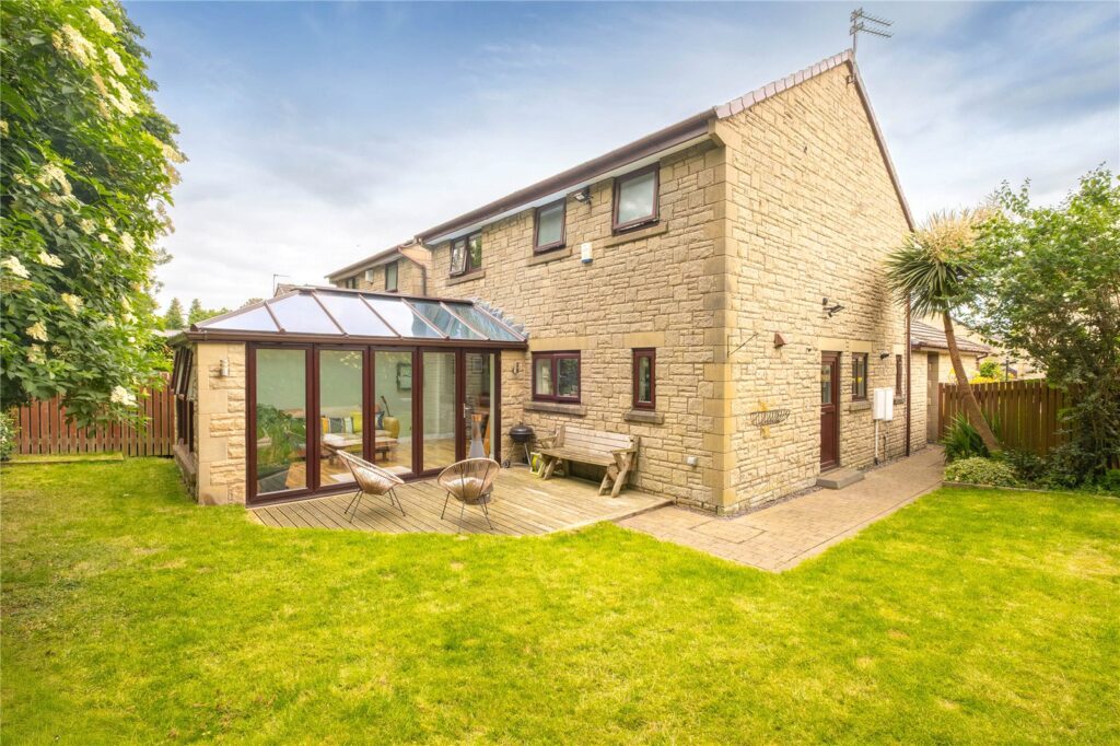 Howard Way, Meltham, Holmfirth, HD9 4NW