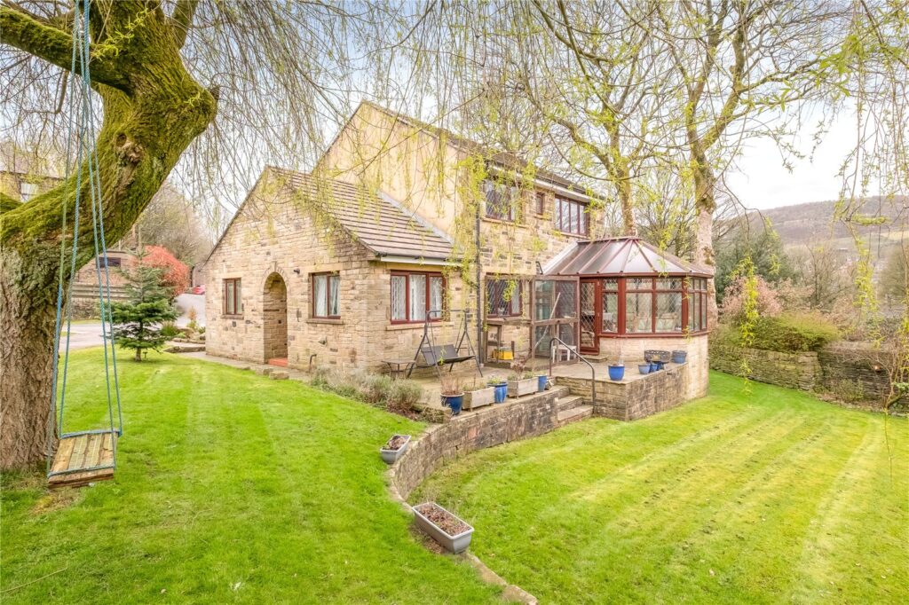 Rectory Close, Marsden, Huddersfield, HD7 6EA