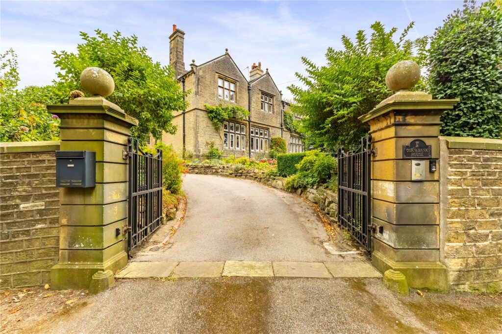 Corn Bank, Netherton, Huddersfield, HD4 7DR