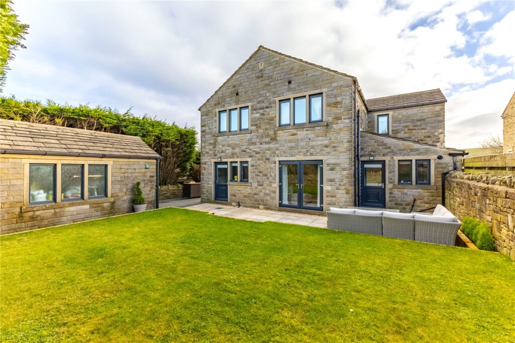 New Hey Road, Outlane, Huddersfield, HD3 3FE