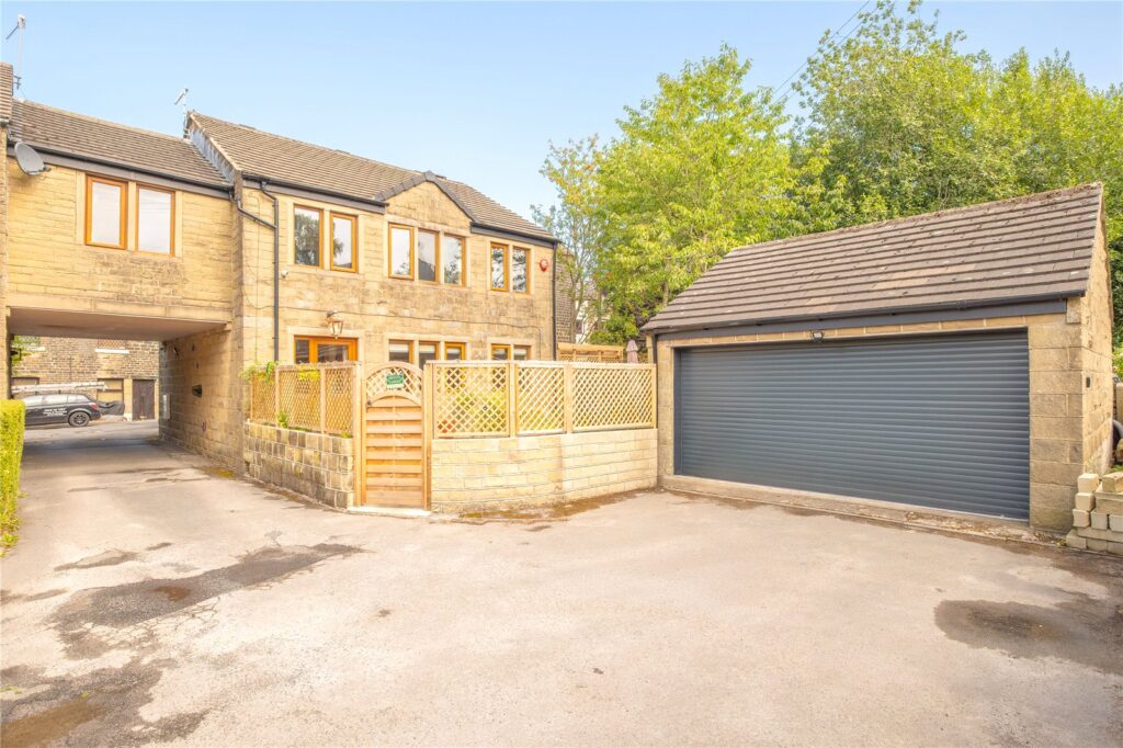 Garfield Place, Marsden, Huddersfield, HD7 6DA
