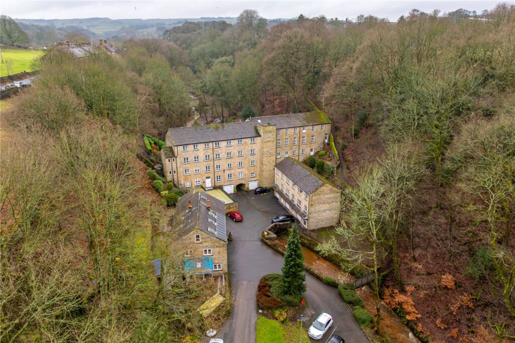 Wildspur Grove, New Mill, Holmfirth, HD9 1JB
