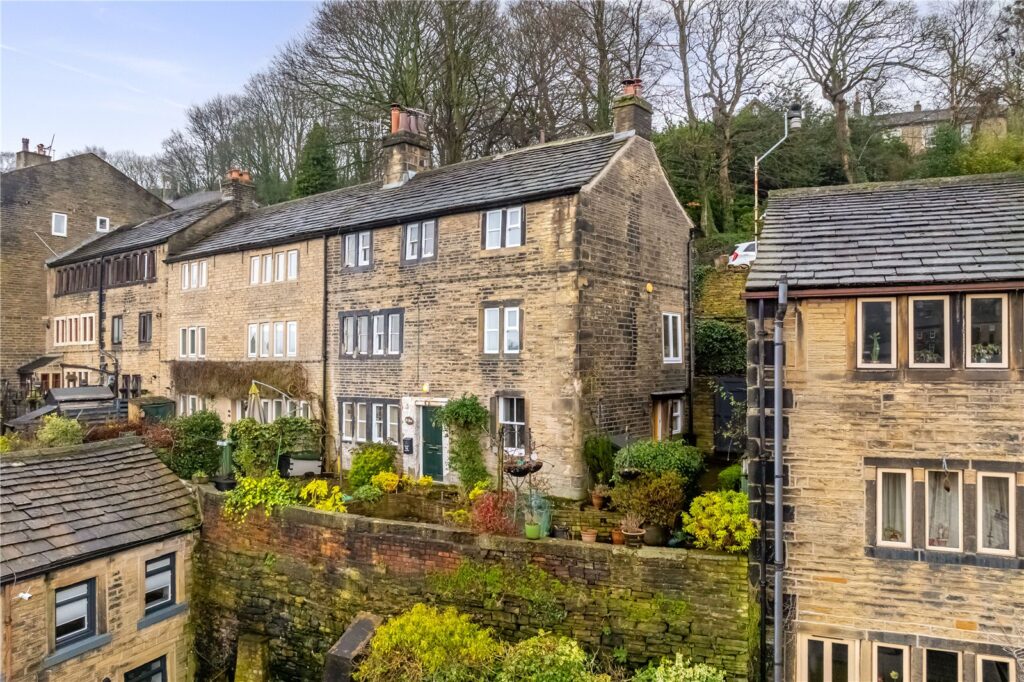 Rattle Row, Holmfirth, HD9 1HF