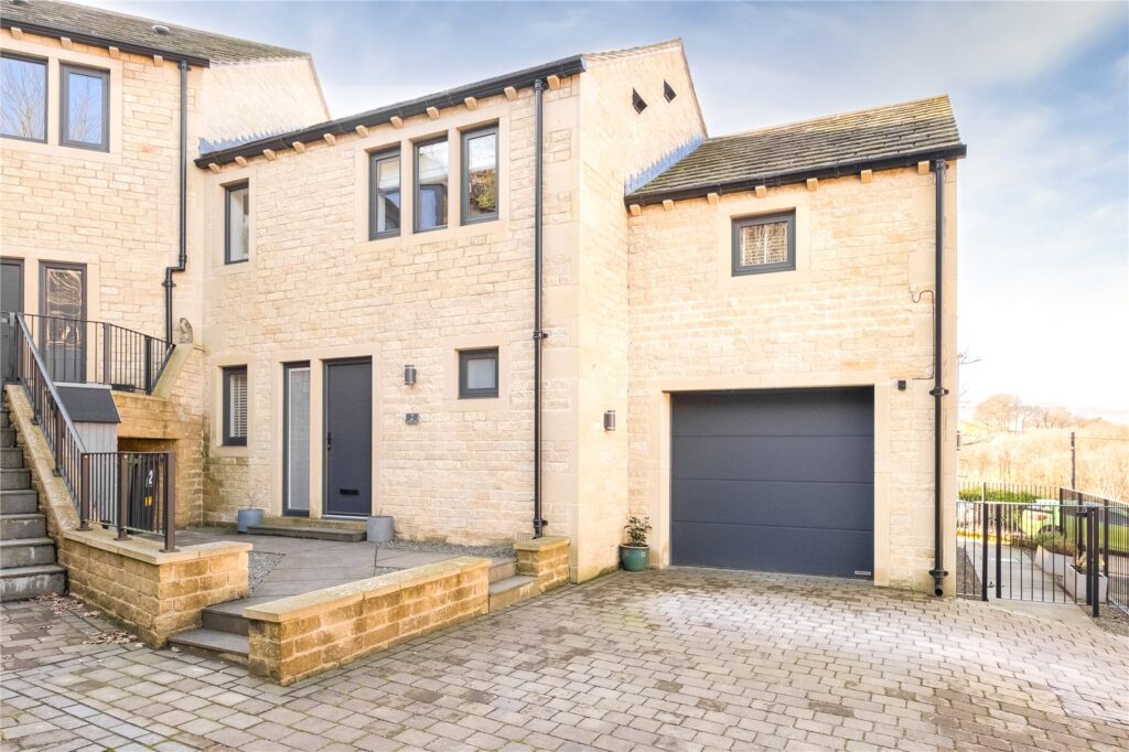 Newgate Fold, Holmfirth, HD9 1AJ