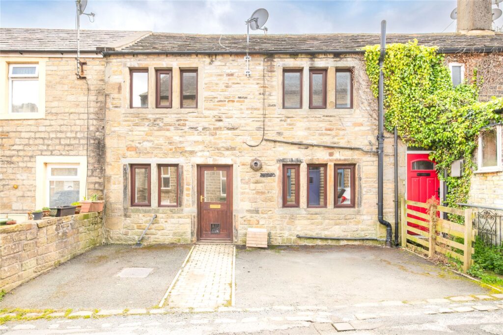 Oliver Lane, Marsden, Huddersfield, HD7 6BZ