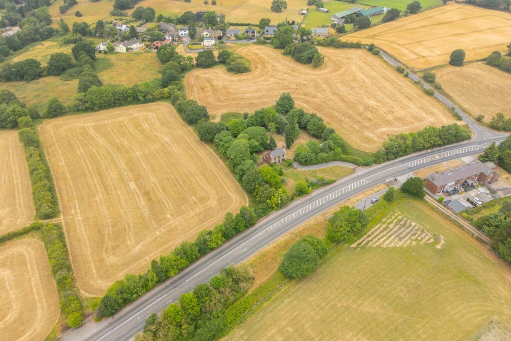 Barnsley Road, Hoylandswaine, Barnsley, S36 7HD