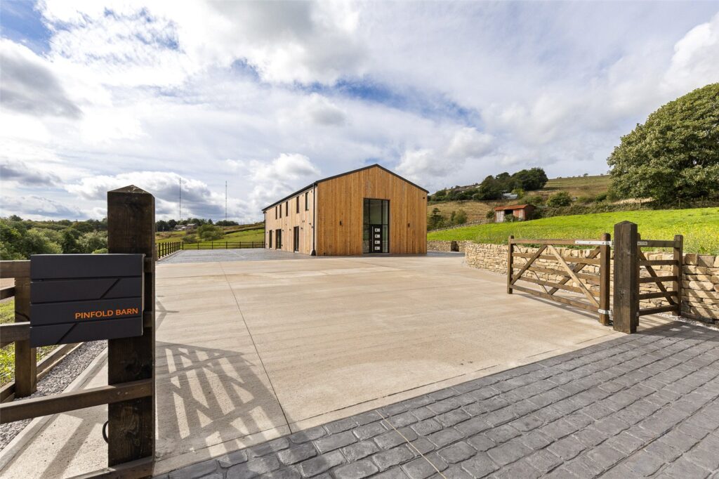 Pinfold Lane, Clough Head, Bolster Moor, Huddersfield, HD7 4NW