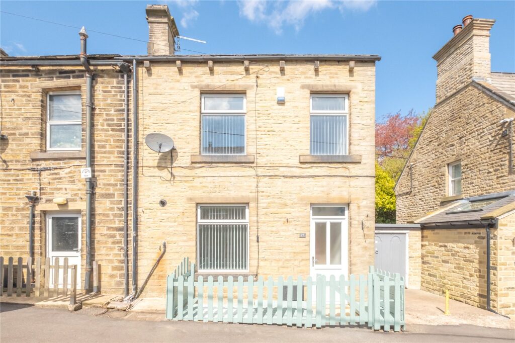 Greenfield Road, Holmfirth, HD9 2LA