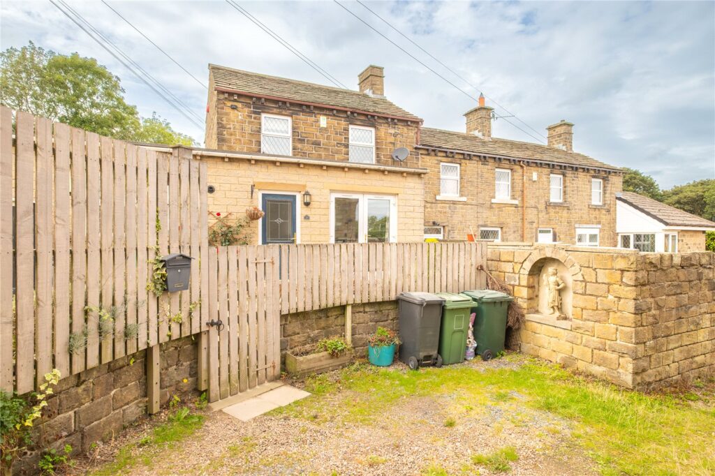 Holmfirth Road, Shepley, Huddersfield, HD8 8BB