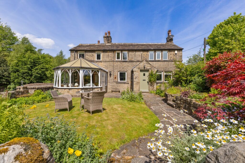 Hepworth Road, Jackson Bridge, Holmfirth, HD9 1ET