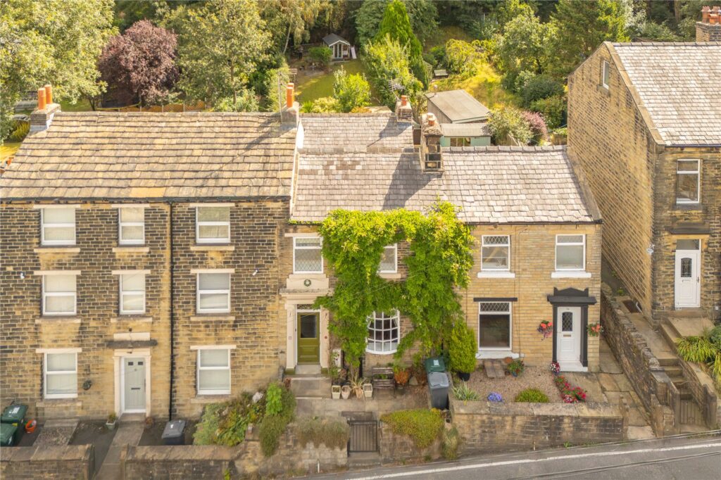 Chapel Hill, Linthwaite, Huddersfield, HD7 5NJ