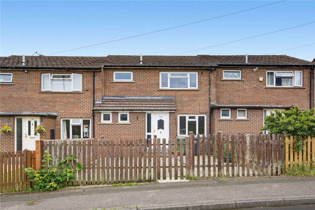 Roundway, Honley, Holmfirth, HD9 6DG