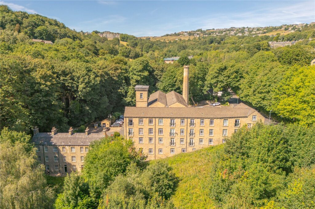 Brook Lane, Golcar, Huddersfield, HD7 4HG