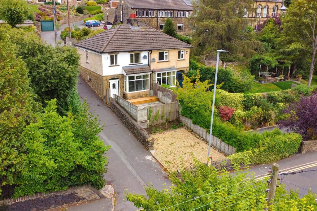 Greenfield Road, Holmfirth, HD9 2BL