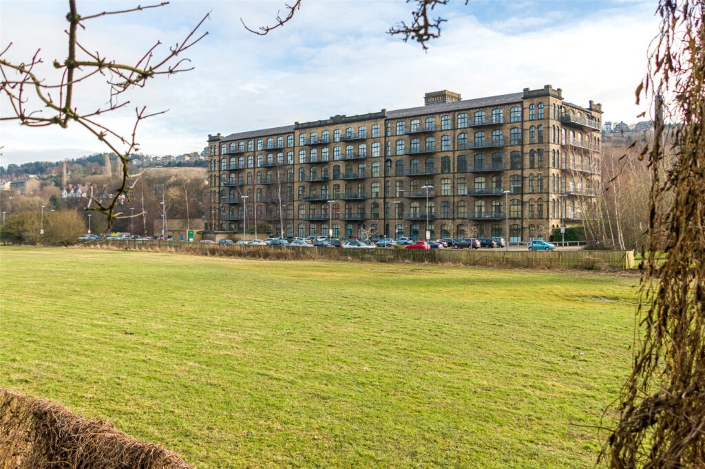 Titanic Mill, Linthwaite, Huddersfield, HD7 5UN